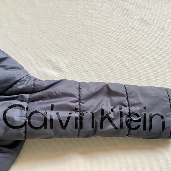 Calvin Klein Boys Puffer Jacket w/ hood Sz 5 Gray - Picture 10 of 10